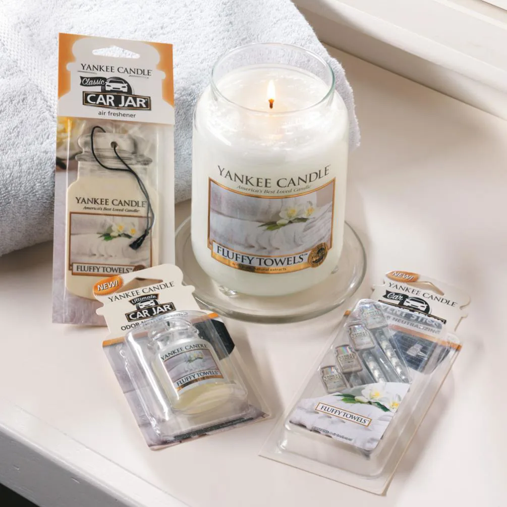 Yankee Candle Fluffy Towels™ Car Jar Ultimate Air Freshener Extra Image 2