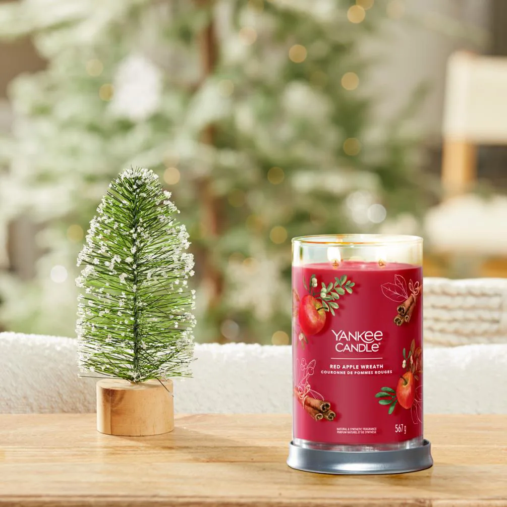 Yankee Candle Red Apple Wreath Large Tumbler Jar Extra Image 2