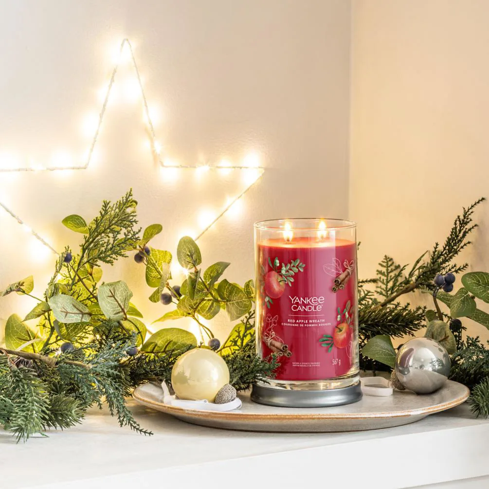 Yankee Candle Red Apple Wreath Large Tumbler Jar Extra Image 3