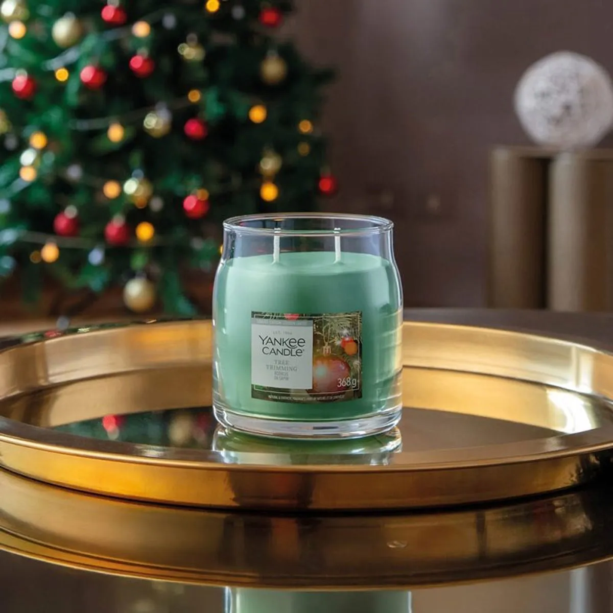 Yankee Candle Tree Trimming Medium Jar Extra Image 1
