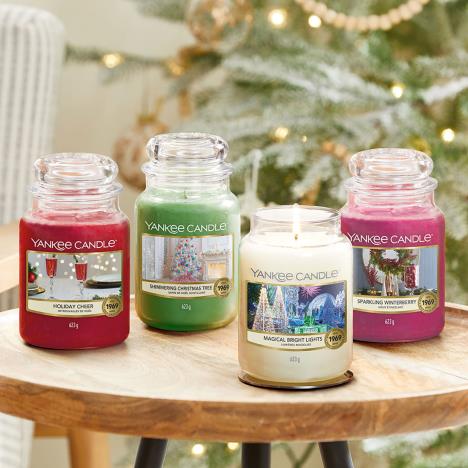 Yankee Candle Scented Candle, Merry Berry Medium Jar Candle, Burn Time : up  to 75 Hours
