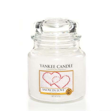 Yankee Candle Snow in Love™ Medium Jar  £13.79