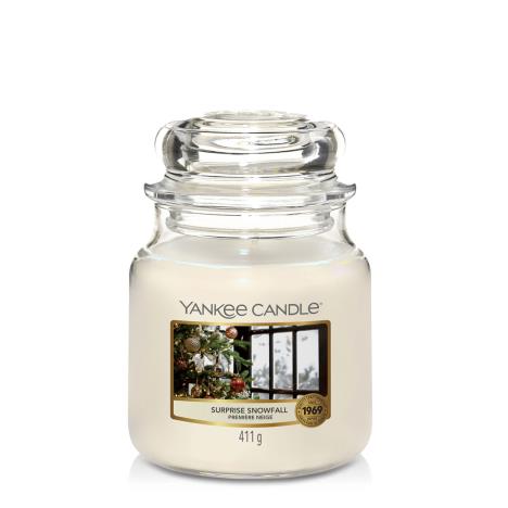 Yankee Candle Surprise Snowfall Medium Jar  £11.96
