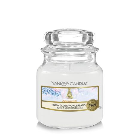 Yankee Candle Snow Globe Wonderland Small Jar (1721033E) - Candle Emporium